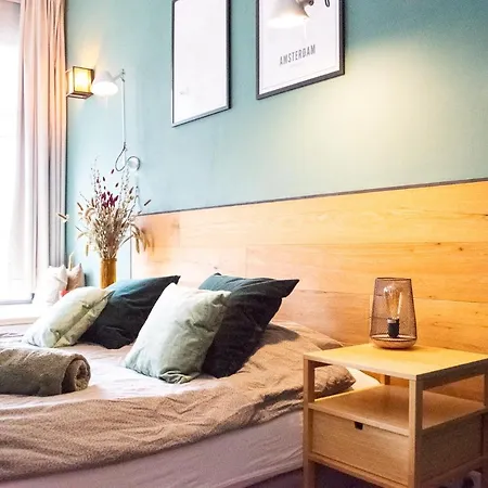 Perfect Middle Of Άμστερνταμ