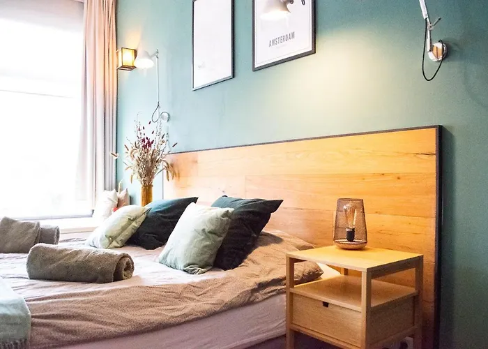 Perfect Middle Of Амстердам