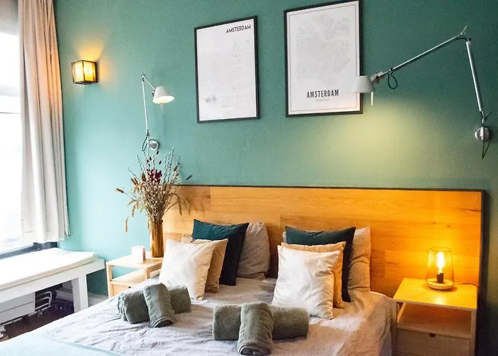 Perfect Middle Of 3* Амстердам